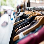 Srovnání nejlepších českých e-shopů s oblečením 2026: Kde nakoupit výhodně?