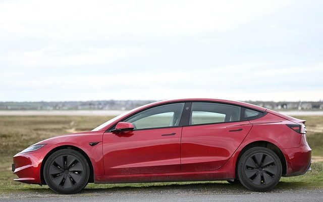 Tesla v Česku 2026: Ceny, dotace a nejlevnější model – vyplatí se nákup?