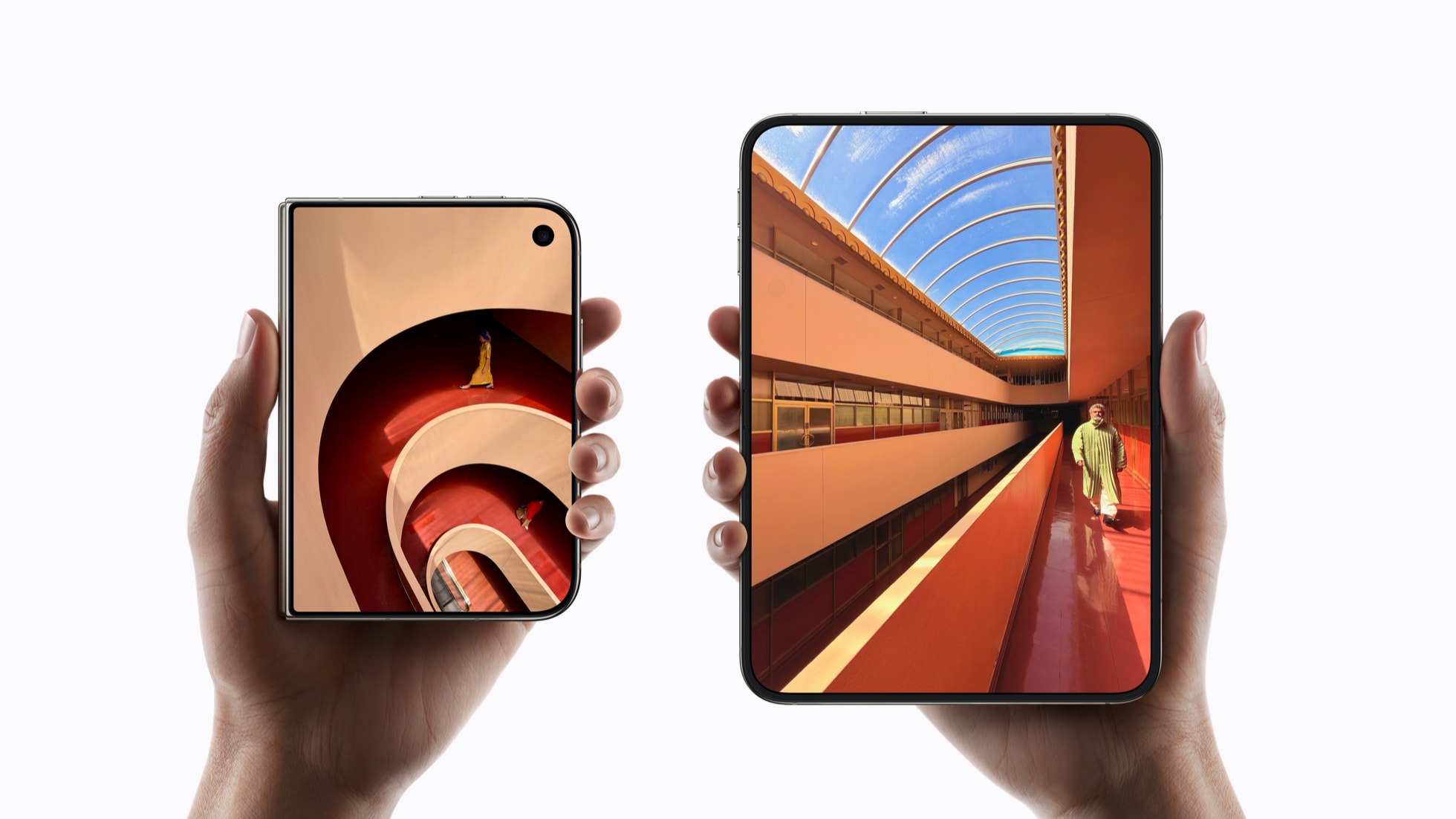 iPhone Duo zavřený s 5,4palcovým vnějším displejem a otevřený se 7,6palcovým vnitřním displejem