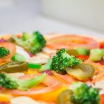 Domácí pizza recept 2026: 5 tipů na dokonalé těsto
