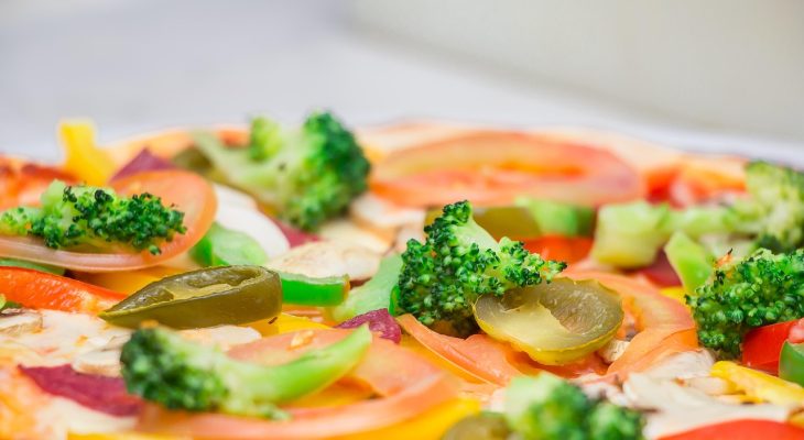 Domácí pizza recept 2026: 5 tipů na dokonalé těsto