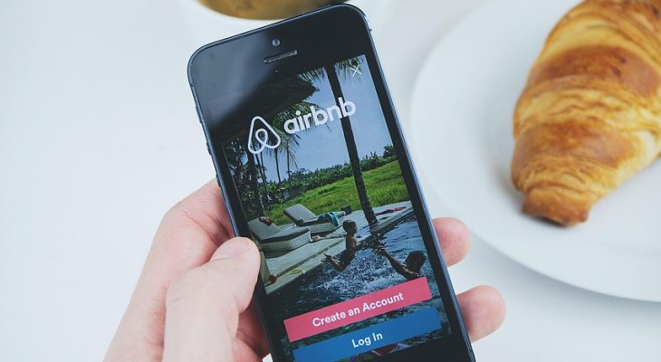 Airbnb Česko 2026: daně, povolení a výdělek